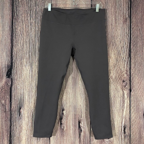 Fabletics Pants - Fabletics Mid Rise Powerhold Capri Legging